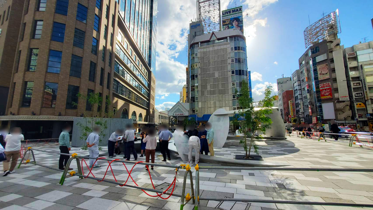 パイ山と呼ばれていた阪急神戸三宮駅前の新名所、さんきたアモーレ広場の画像
